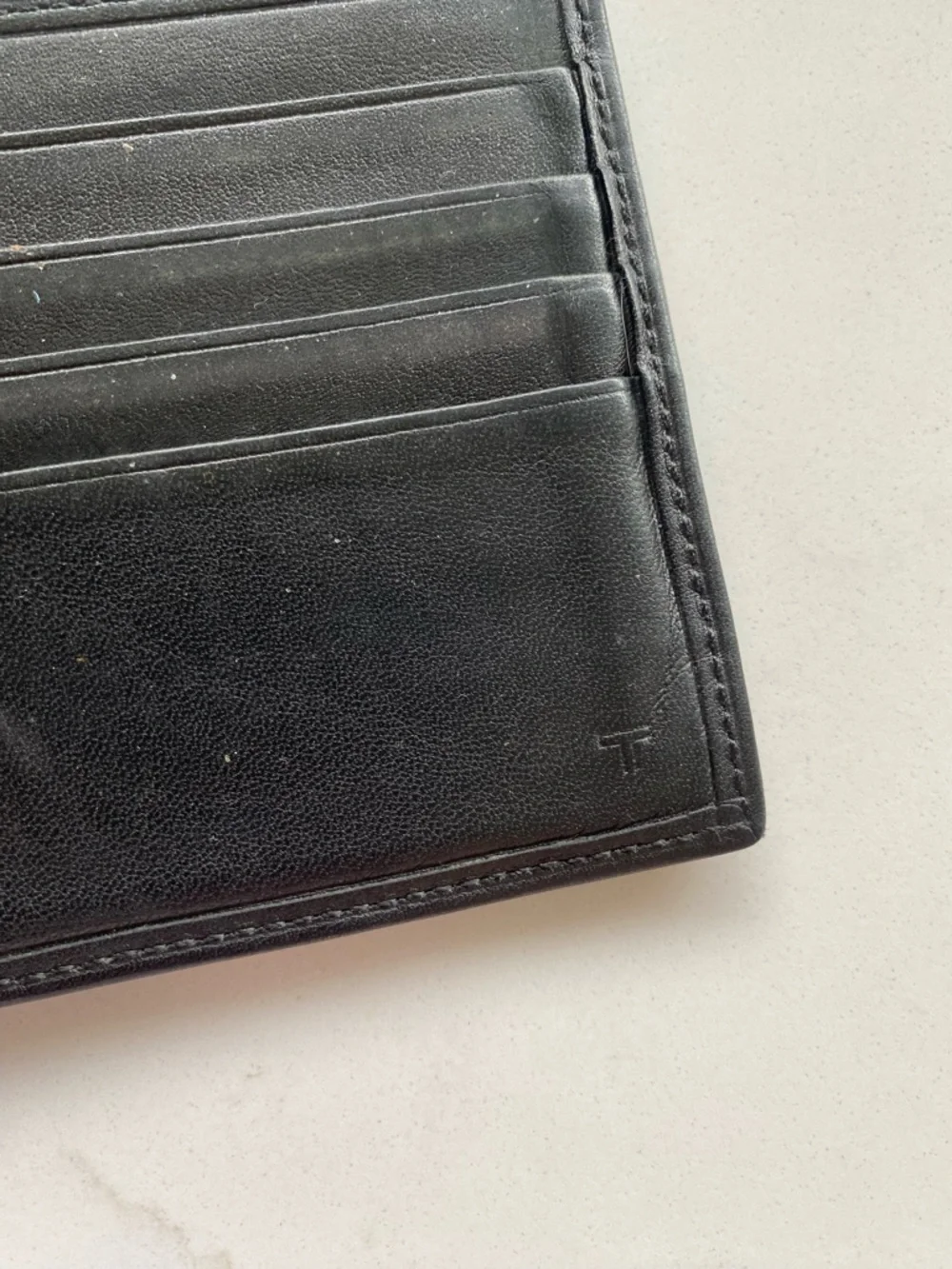 Tumi Black Leather Men's Bifold Card & Cash Wallet